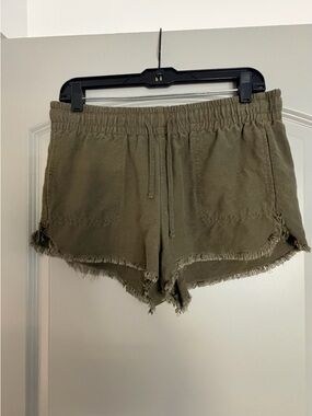 Olive Green Express Frayed Hem Women’s Casual Shorts